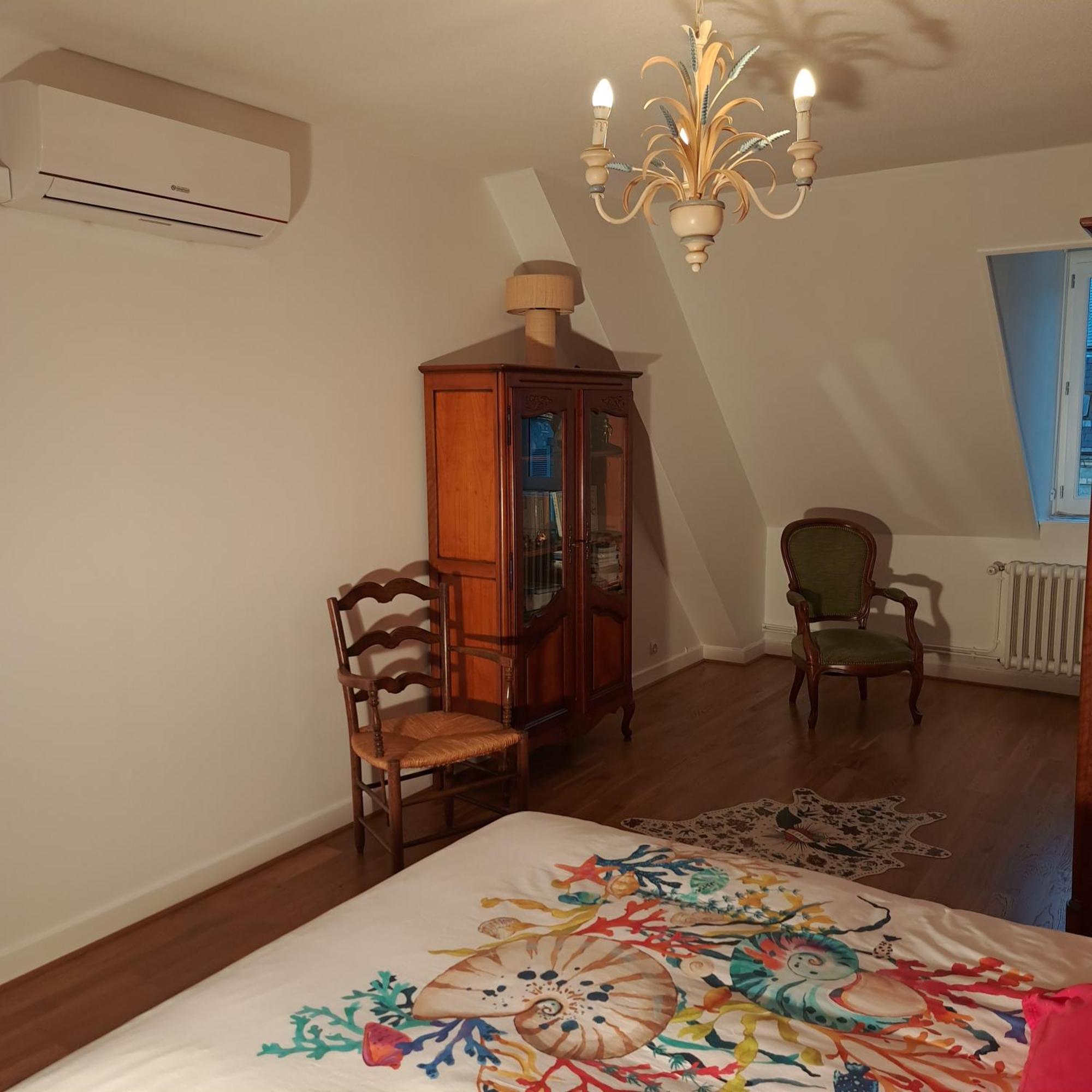 Un Air Moulinois Bed & Breakfast Moulins  Bagian luar foto